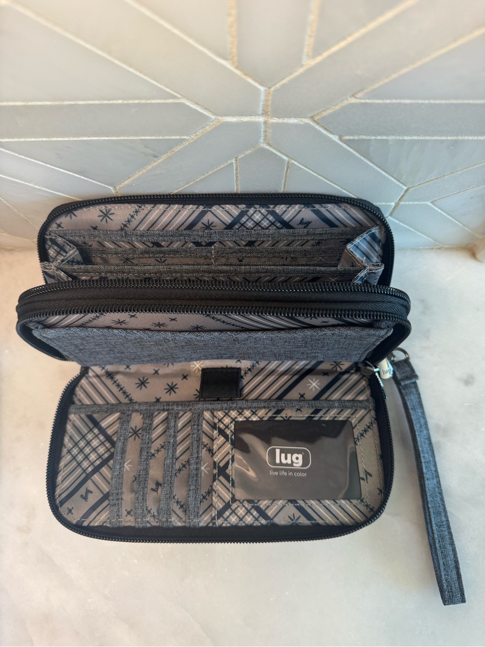 Lug Gray Splits XL RFID Wallet NWOT - Picture 4 of 11